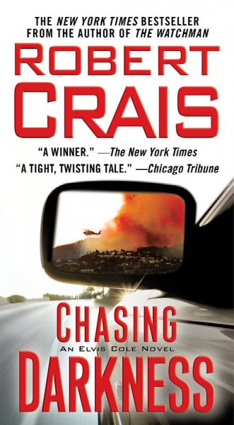 Chasing darkness [Paperback] : an Elvis Cole novel / Robert Crais.