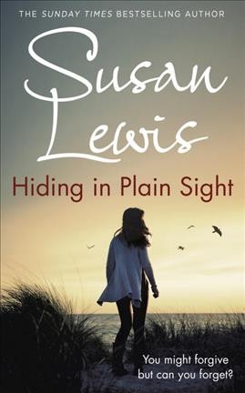 Hiding in plain sight / Susan Lewis.