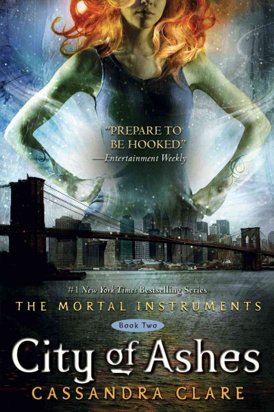 City of Ashes v.2 : The Mortal Instruments / Cassandra Clare.